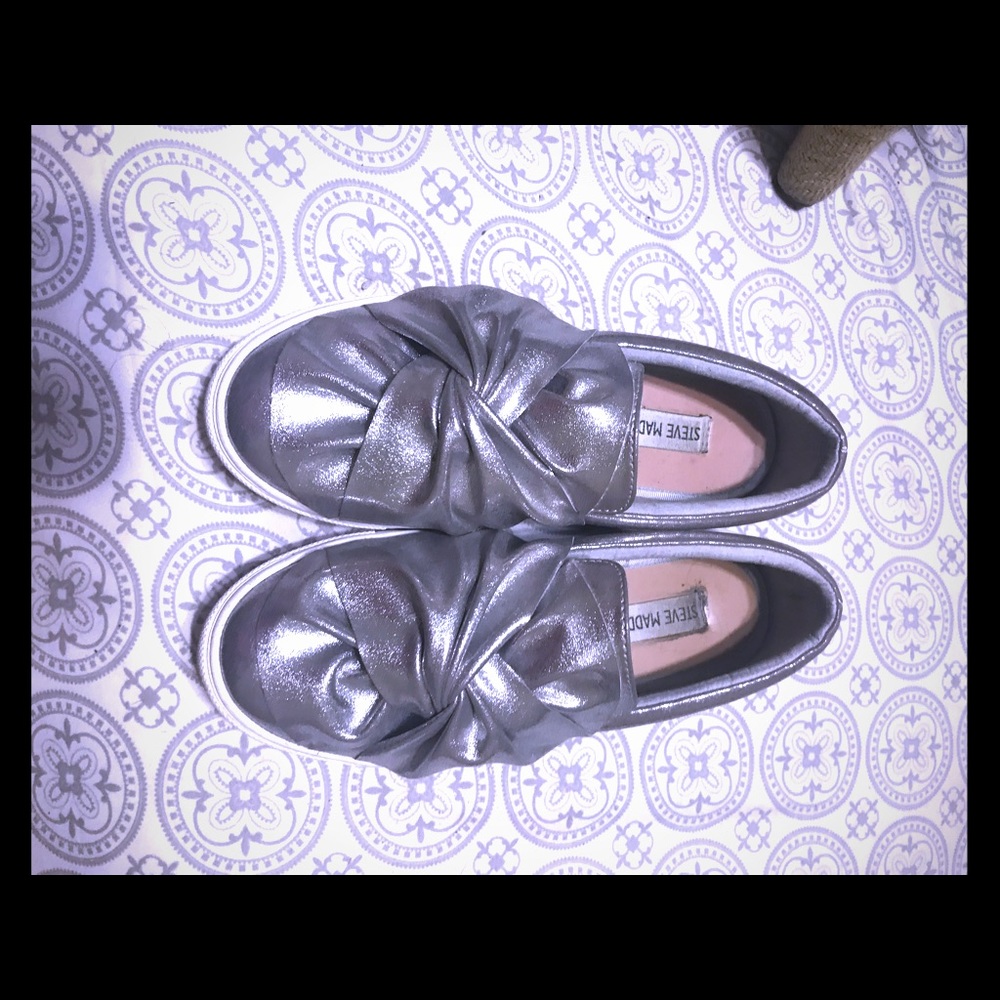 Silver shiny Steve Madden 👟 😀